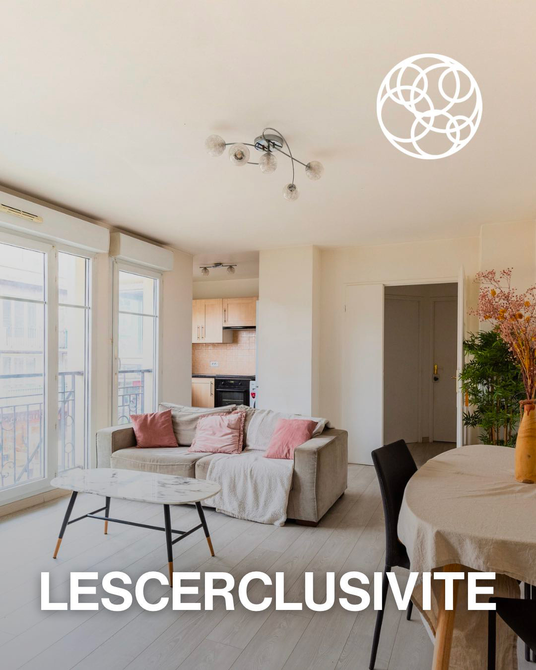 Sur le balcon, sur le plan : un appart qui a le flow